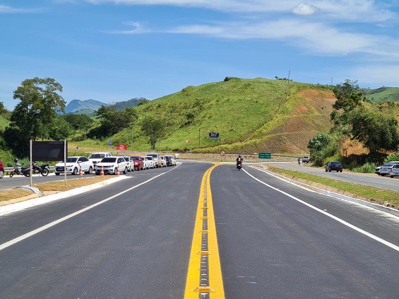 Governo do Estado entrega obra de recuperação da ES-297 em Bom Jesus do Norte