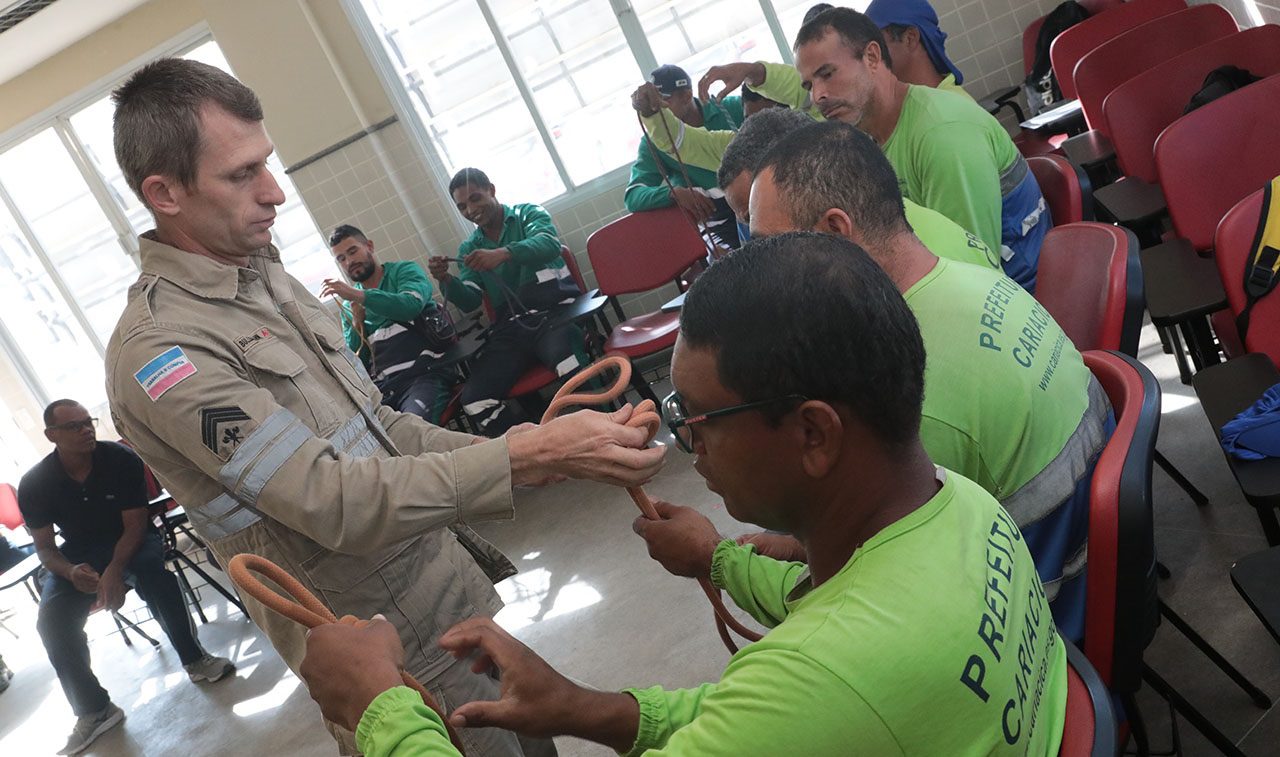 Cariacica inicia formação para treinar coletores alpinistas