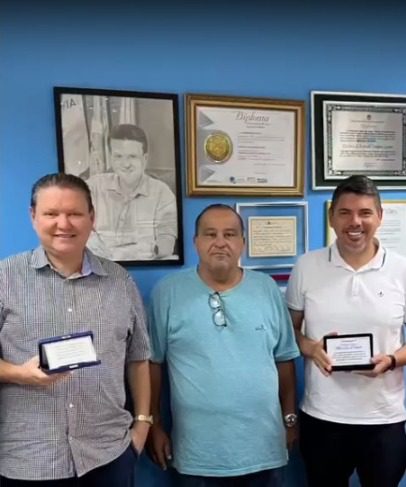 Eucleio Sampaio e Messias Donato recebem homenagem dos moradores de Nova Canaã
