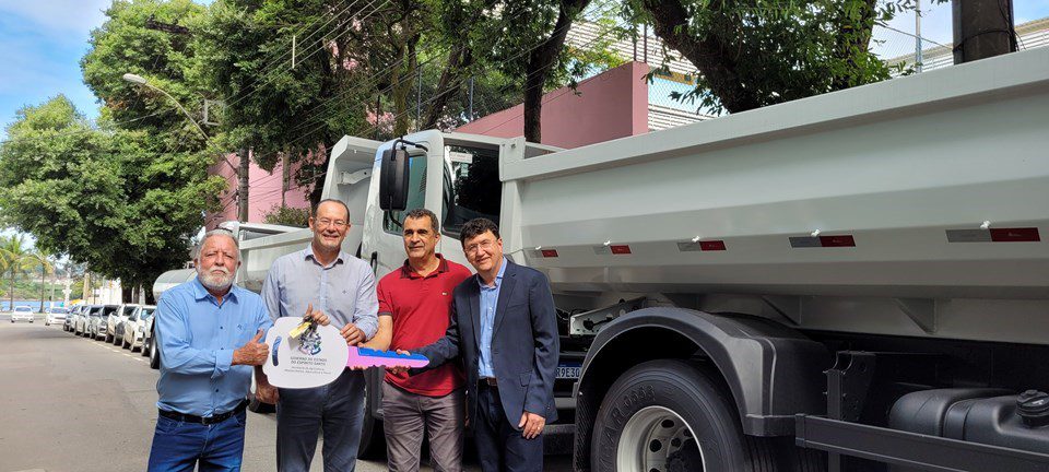 Governo realiza entrega de equipamentos agrícolas a três municípios