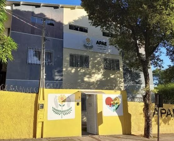 Orgulho e Conquista: Aluno da APAE de Guarapari se Destaca com o 3º Lugar na Olimpíada de Matemática