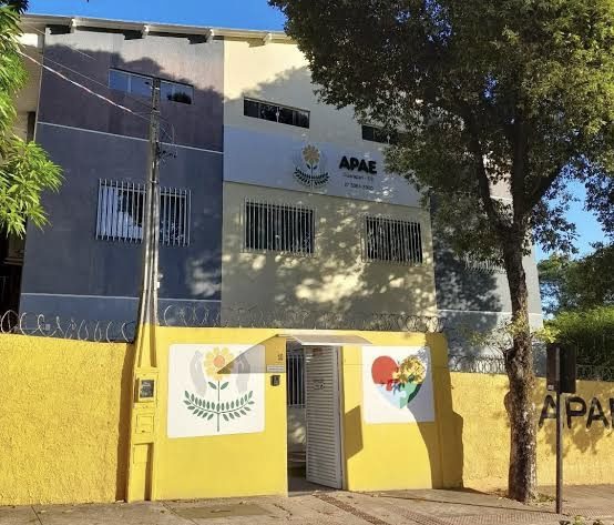 Orgulho e Conquista: Aluno da APAE de Guarapari se Destaca com o 3º Lugar na Olimpíada de Matemática