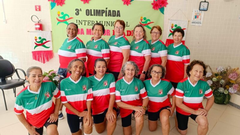 Idosos de Anchieta exibem novos uniformes nas Olimpíadas da Melhor Idade