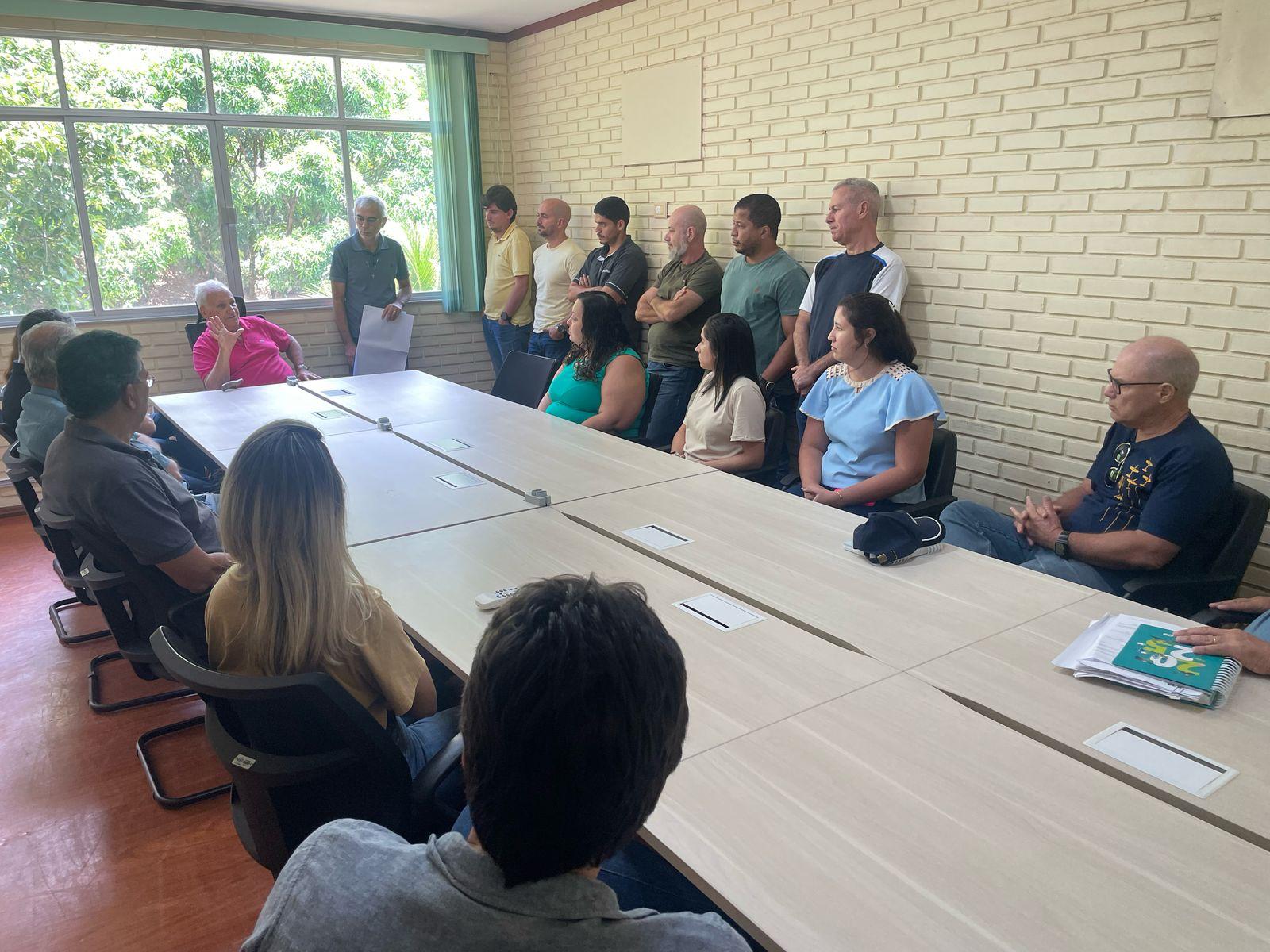 Ferraço reúne profissionais da engenharia e arquitetura para planejar projetos turísticos e urbanos em Cachoeiro