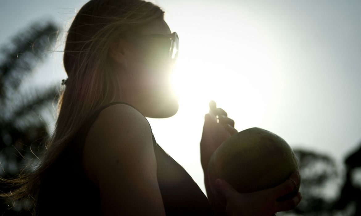 Calor intenso se mantém no Brasil até 9 de março
