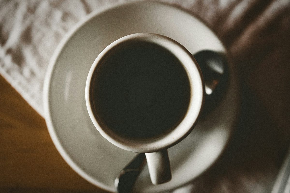 Anvisa proíbe venda e manda recolher marcas de “café fake”: veja as marcas