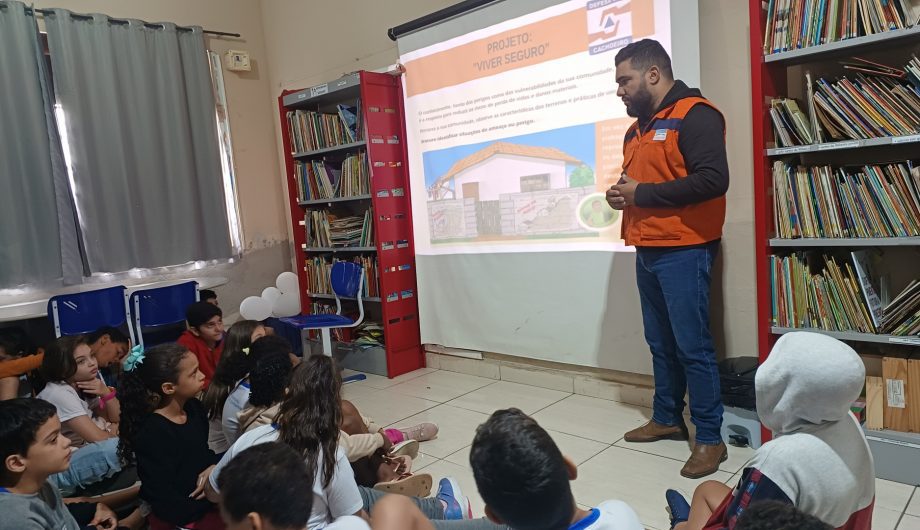 Defesa Civil de Cachoeiro realiza palestras educativas em escolas