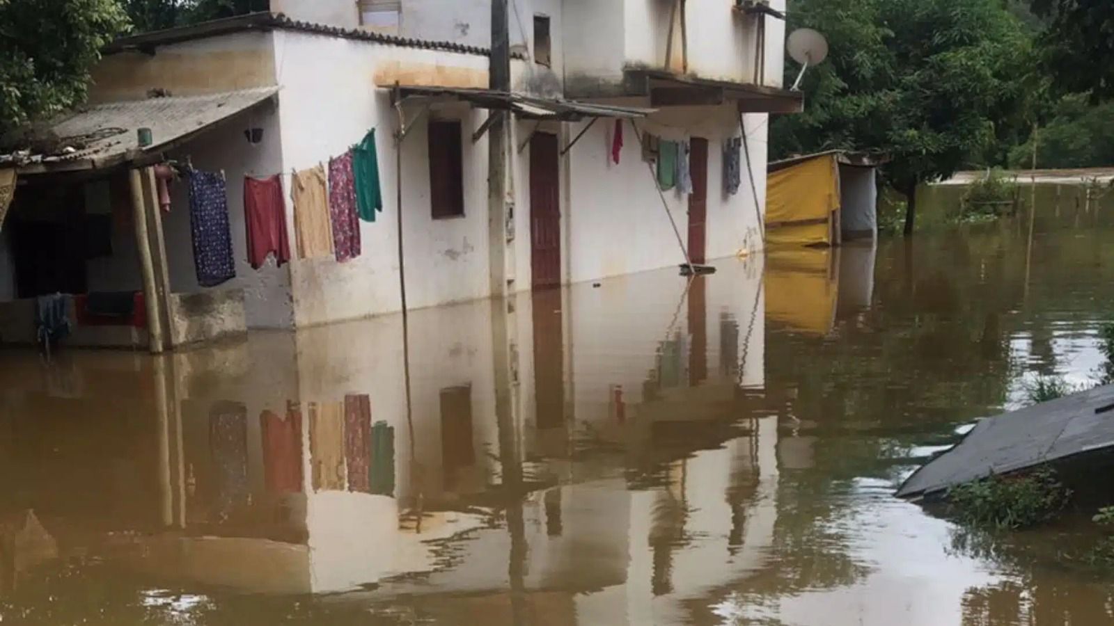 Decreto de Ferraço autoriza desassoreamento de rios para reduzir risco de enchentes em Cachoeiro