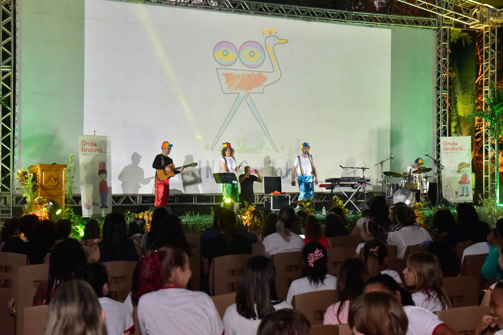 CINEMA NA PRAÇA, CONTAÇÃO DE HISTÓRIA E SHOW DE FORRÓ EM ARACRUZ, HOJE E AMANHÃ