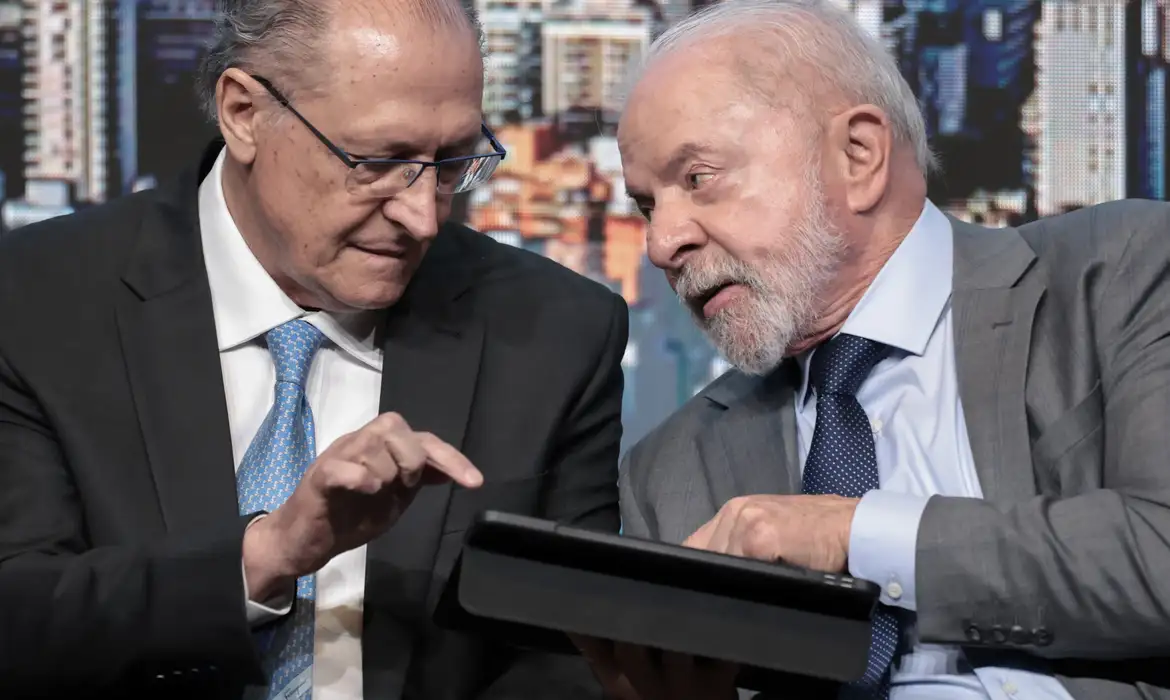 Lula anuncia novo modelo de crédito imobiliário voltado também à classe média