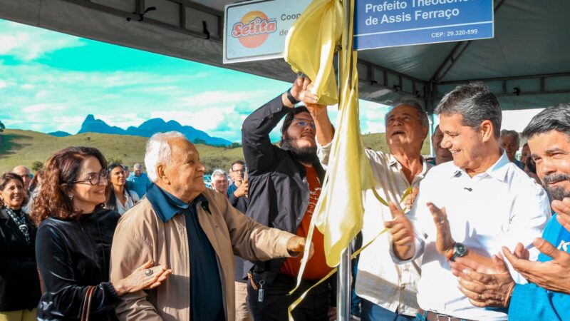 Selita homenageia prefeito Ferraço em celebração aos 87 anos da cooperativa