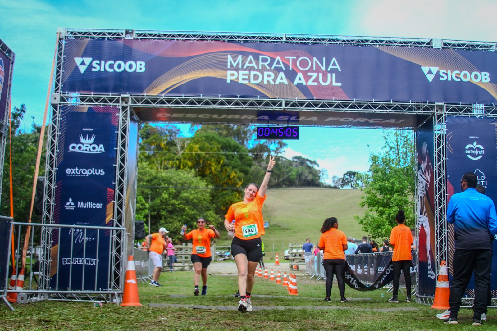 Vive Le Vin apoia Maratona Pedra Azul com espaço de hidratação para corredores