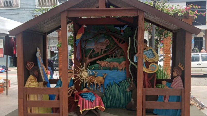 Presépio “O Berço da Criação” une arte, fé e natureza e transforma a Praça Central de Ibiraçu