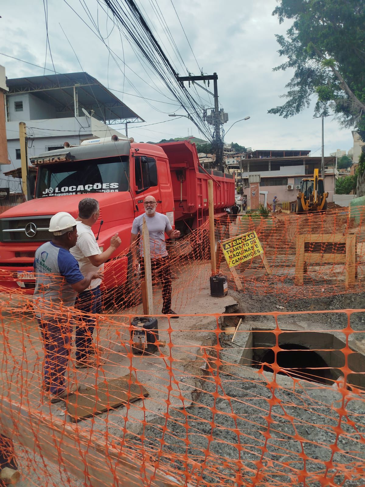 Avenida Etelvina Vivácqua tem trânsito interditado nesta segunda-feira para finalização de obras de drenagem