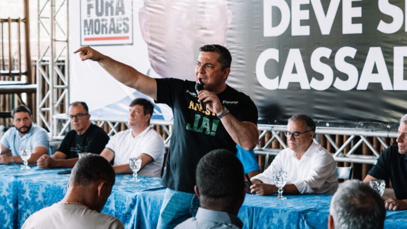 Callegari marca presença em caminhada liderada por Nikolas Ferreira