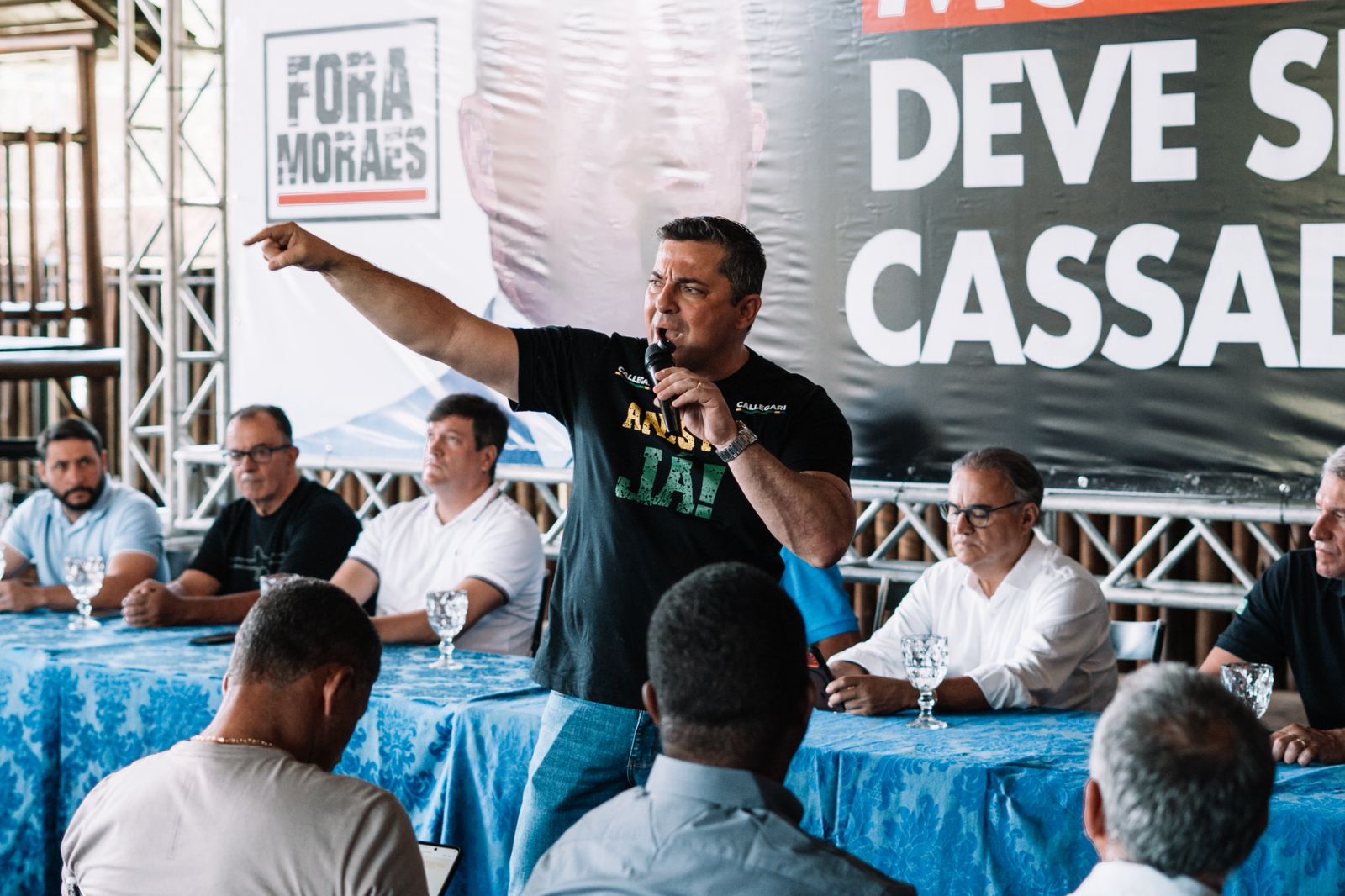 Callegari marca presença em caminhada liderada por Nikolas Ferreira