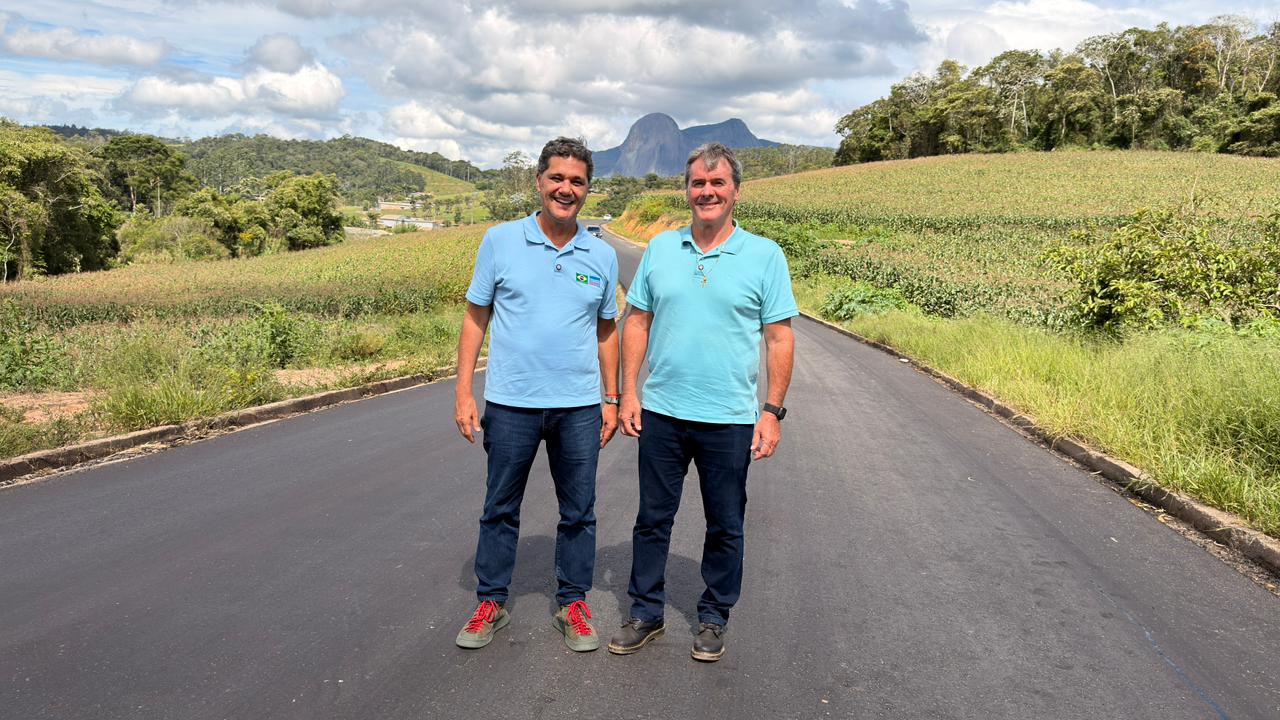 Idealizador do programa Caminhos do Campo, Ricardo Ferraço faz visita técnica às obras da estrada de Alto Caxixe