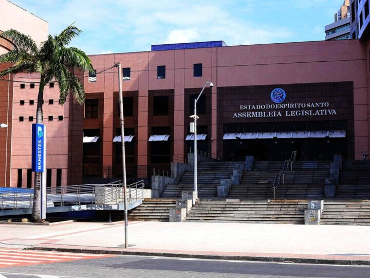 Assembleia empossa Ricardo Ferraço no cargo de governador no dia 2 de abril