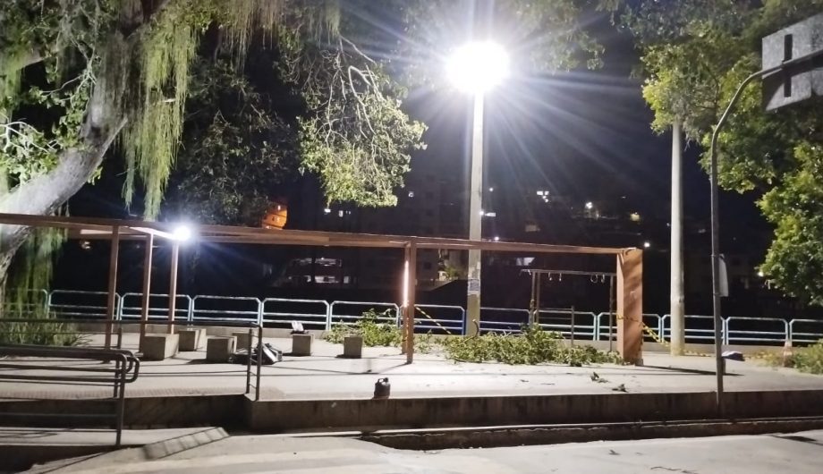 Nova iluminação melhora segurança em praça no fim da Beira Rio, em Cachoeiro