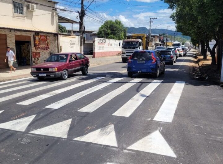 Prefeitura instala faixas elevadas para reforçar segurança de pedestres no bairro Aeroporto