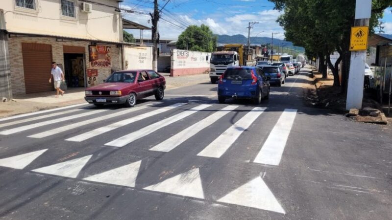 Prefeitura instala faixas elevadas para reforçar segurança de pedestres no bairro Aeroporto