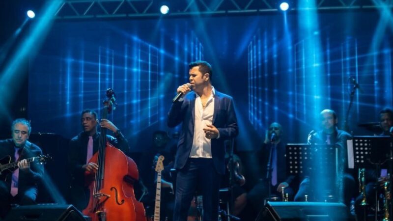 Festival do Rei encerra programação com premiação e show em homenagem a Roberto Carlos