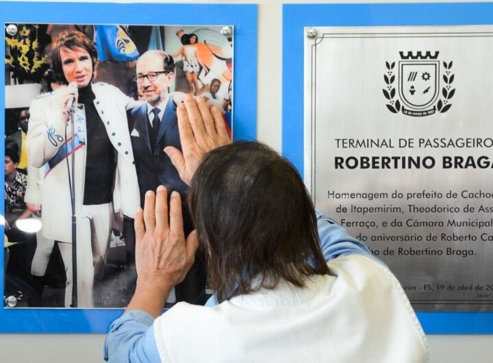 Roberto Carlos se emociona em Cachoeiro ao prestar homenagem ao pai no dia do aniversário