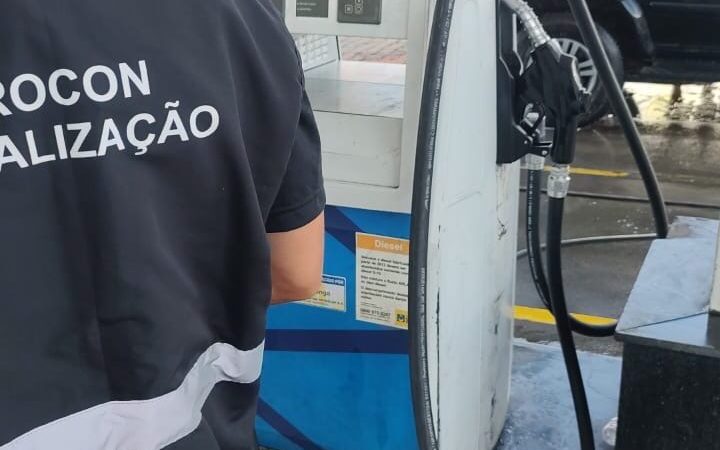 Fiscalização do Procon identifica falha em bomba e autua posto em Cachoeiro