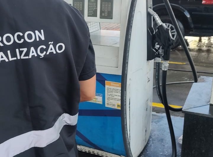 Fiscalização do Procon identifica falha em bomba e autua posto em Cachoeiro