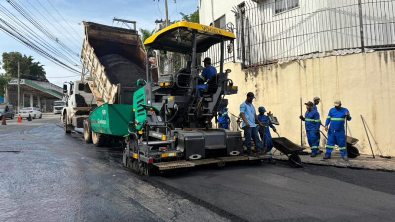 Prefeitura de Cachoeiro de Itapemirim realiza obras de asfaltamento na Avenida Leopoldina Smarzaro