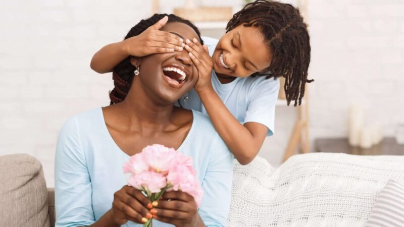 Procon alerta consumidores e traz dicas para o Dia das Mães