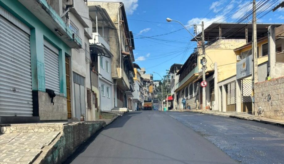 Prefeitura inicia asfaltamento de ruas no bairro Nossa Senhora da Penha