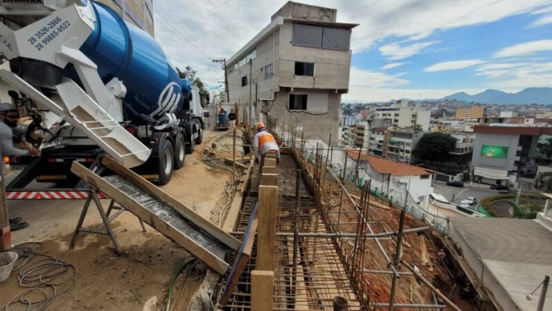 Cachoeiro avança na construção de muro emergencial com segunda concretagem