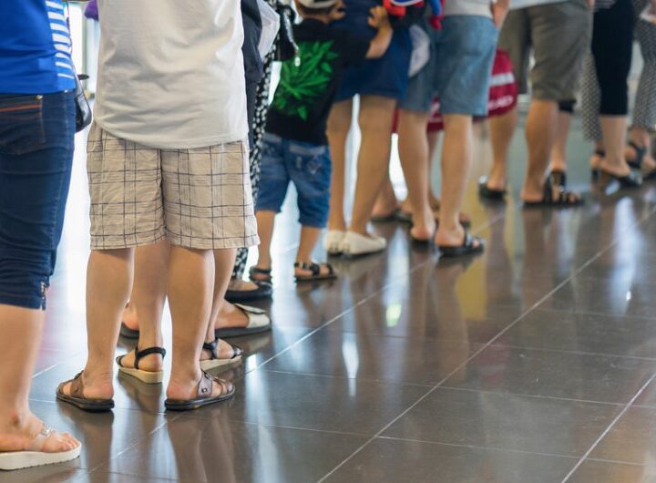 Procon de Cachoeiro orienta consumidores sobre lei que limita tempo de espera nos bancos