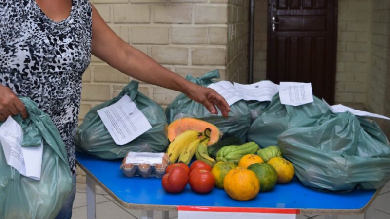 Cachoeiro: Kit alimentação começa a ser distribuídos para estudantes inscritos no Bolsa Família