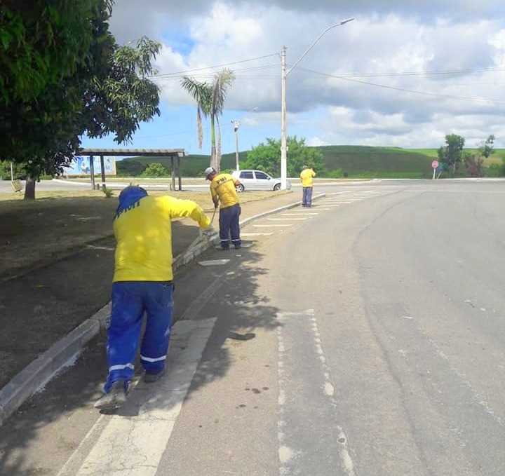 Itapemirim: Equipes fazem limpeza em bairros do município