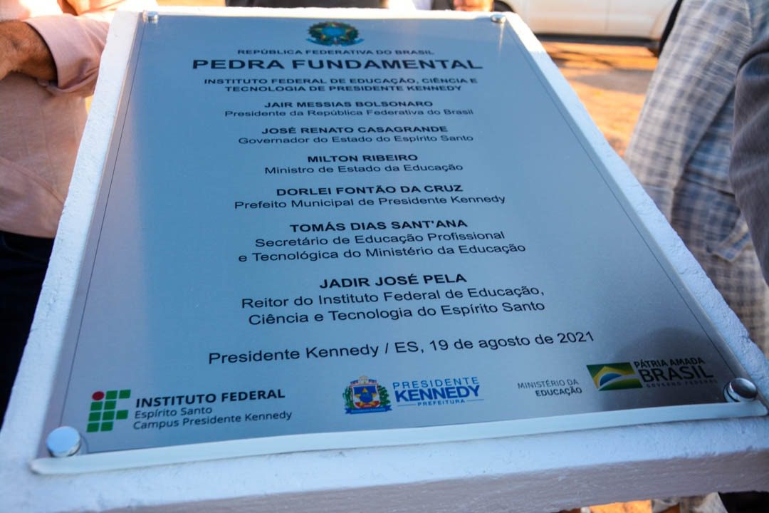 Presidente Kennedy: Pedra fundamental do Ifes é lançada por prefeito Dorlei Fontão e Ministro Milton Ribeiro