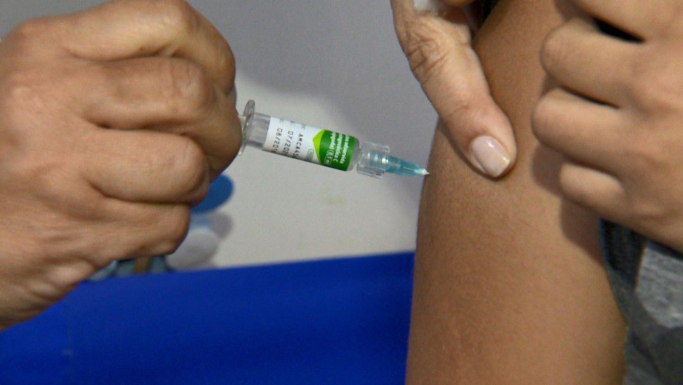 Vacinação dos adolescentes em escolas capixabas é anunciada pelo Governo do ES