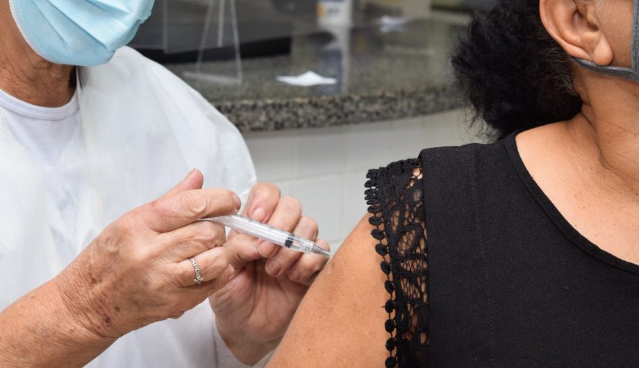 Cachoeiro: Mais de 10 mil adultos precisam completar esquema vacinal contra covid-19