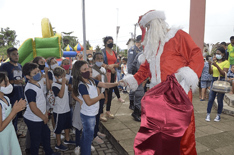 Anchieta: Ação de Natal tem participação de mil crianças no município