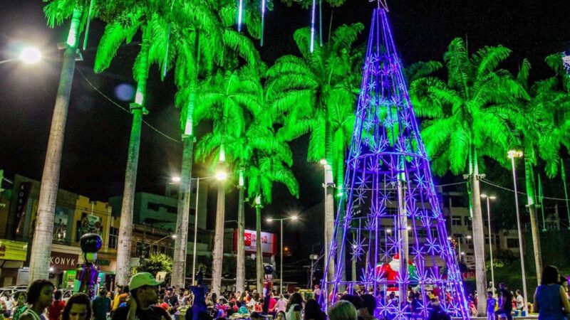 Cachoeiro: Decoração de Natal será mantida por mais quinze dias nas praças da cidade