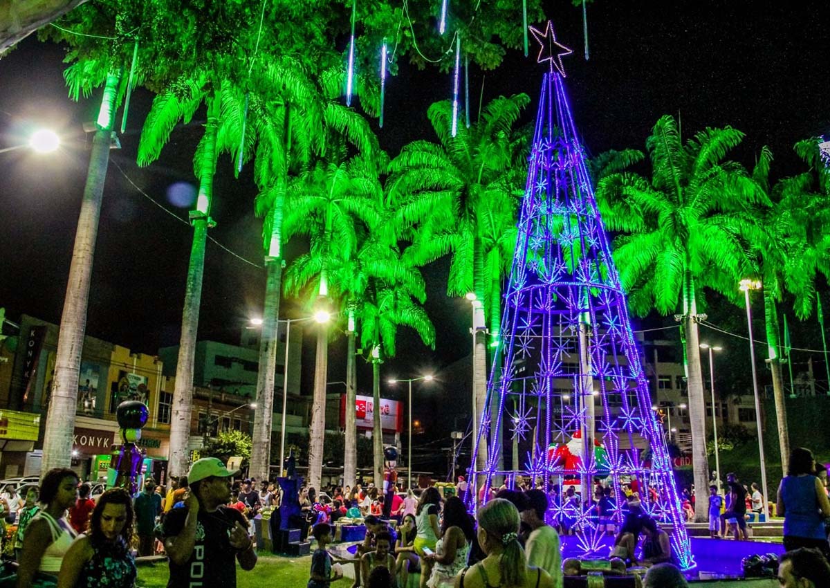 Cachoeiro: Decoração de Natal será mantida por mais quinze dias nas praças da cidade