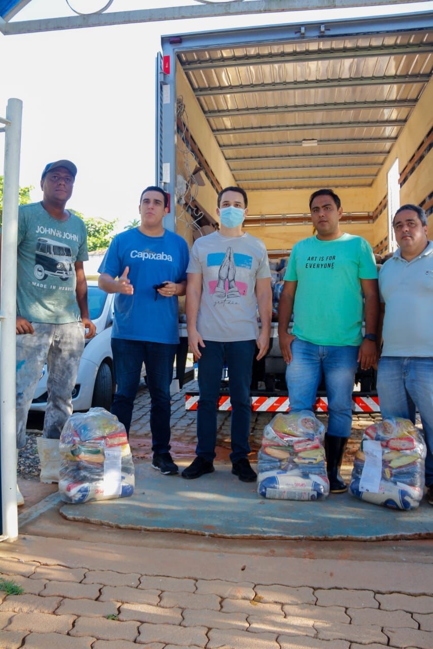 Mimoso do Sul: quatro toneladas de alimentos são entregues por Erick Musso e Lorenzo Pazolini