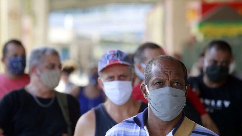 Pandemia de covid-19 pode ser rebaixada para endemia no Brasil