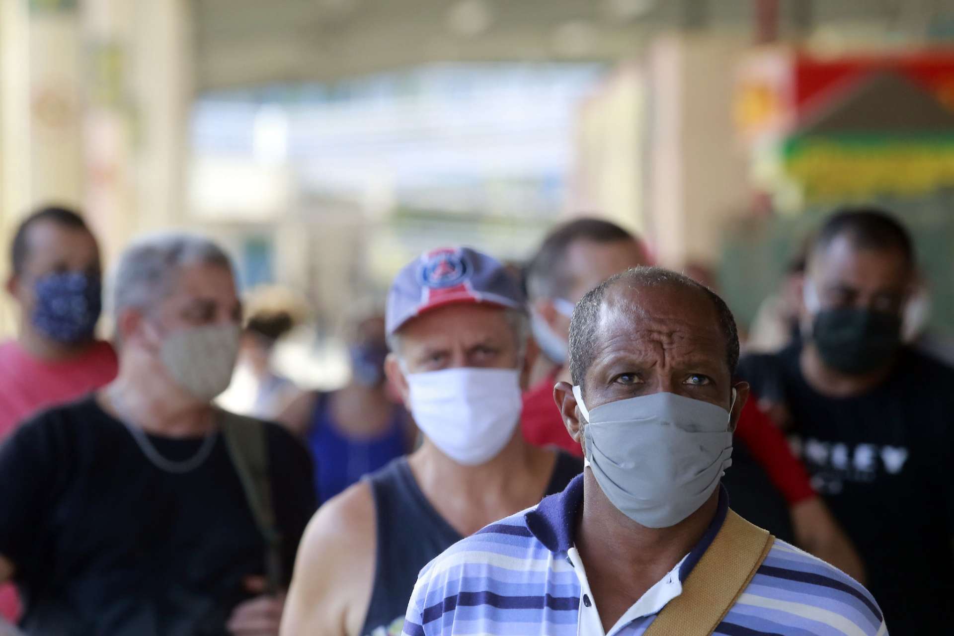 Pandemia de covid-19 pode ser rebaixada para endemia no Brasil
