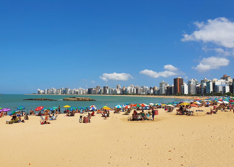 Vila Velha: rampas garantem acessibilidade à praia na orla da cidade