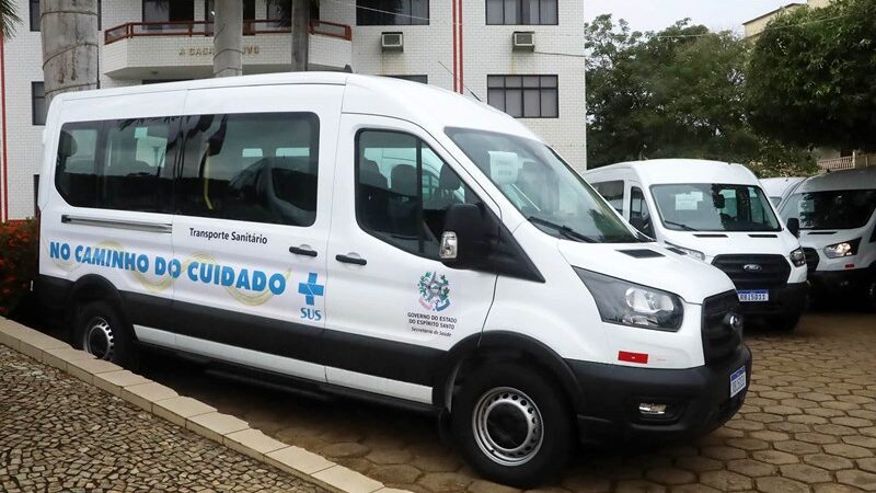 Equipamentos e vans para transporte sanitário são entregues a municípios das microrregiões Rio Doce, Centro-Oeste e Noroeste