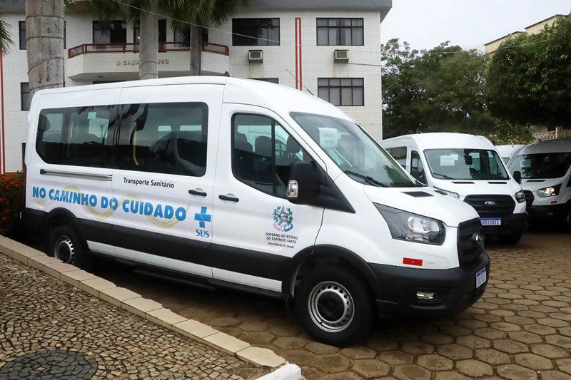 Equipamentos e vans para transporte sanitário são entregues a municípios das microrregiões Rio Doce, Centro-Oeste e Noroeste