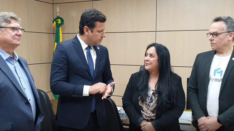 Rose garante no MEC portaria autorizando funcionamento dos IFES de Laranja da Terra e Pedro Canário ainda em junho