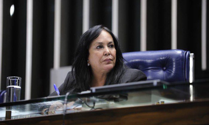 Rose de Freitas busca solução para o corte de R$ 1,6 bilhão do Orçamento do MEC